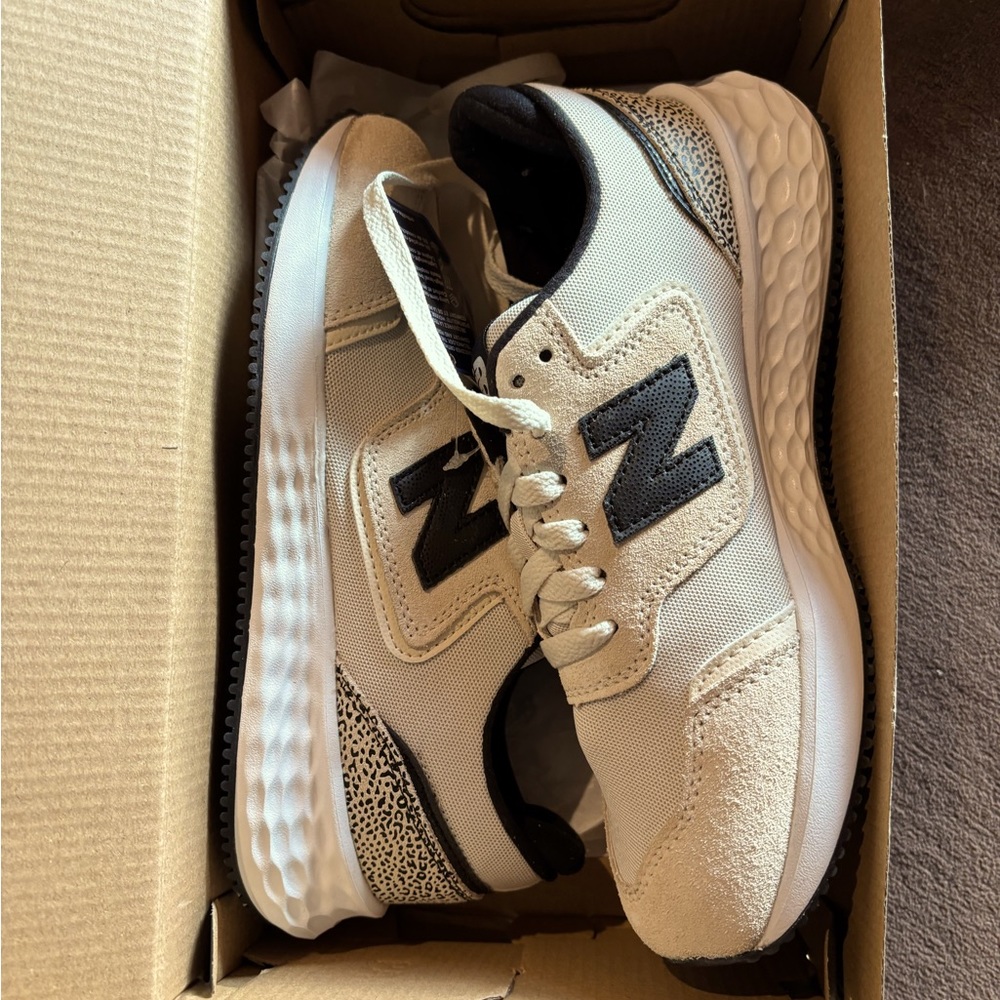 NWT Women’s New Balance Sneakers